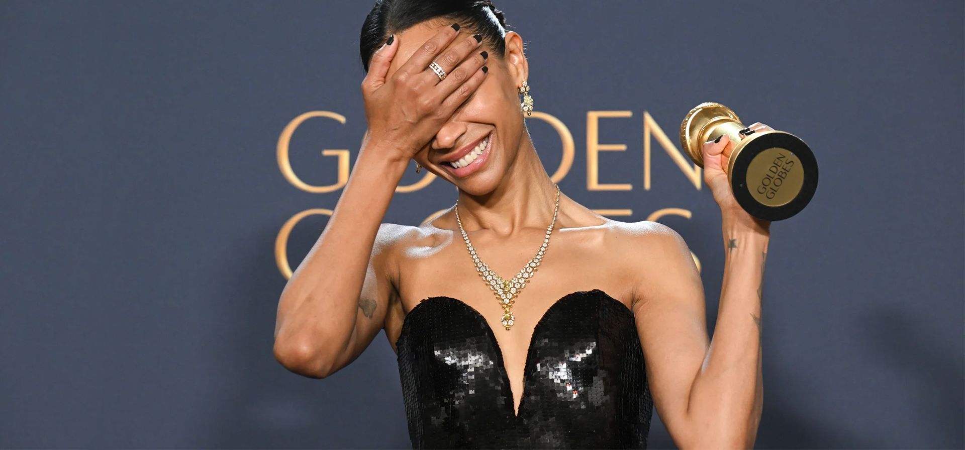 Zoe Saldaña, ganadora del premio a la mejor interpretación femenina de reparto en cualquier película por Emilia Pérez, reacciona en la sala de prensa durante la 82ª entrega anual de los Globos de Oro, Beverly Hills, Estados Unidos. Fotografía: CBS Photo Archive/CBS/Getty Images Zoe Saldaña, ganadora del premio a la mejor interpretación femenina de reparto en cualquier película por Emilia Pérez, reacciona en la sala de prensa durante la 82ª entrega anual de los Globos de Oro, Beverly Hills, Estados Unidos. Fotografía: CBS Photo Archive/CBS/Getty Images