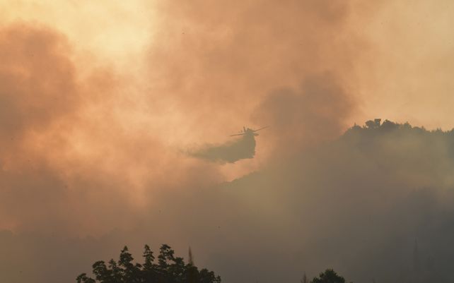 Grecia batalla contra los incendios a las puertas de Atenas