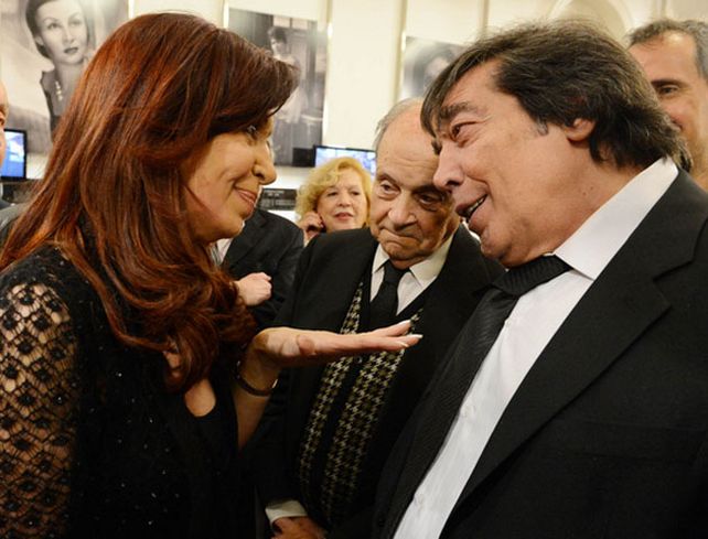 Cacho Castaña sorprendió a la presidenta Cristina con una invitación a una cena íntima