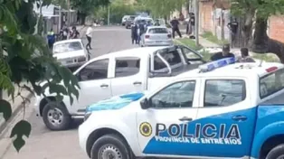 El crimen ocurrió este sábado. En los allanamientos se secuestraron dos armas de fuego y tres cuchillos, y se detuvo a un hombre prófugo por otra causa.