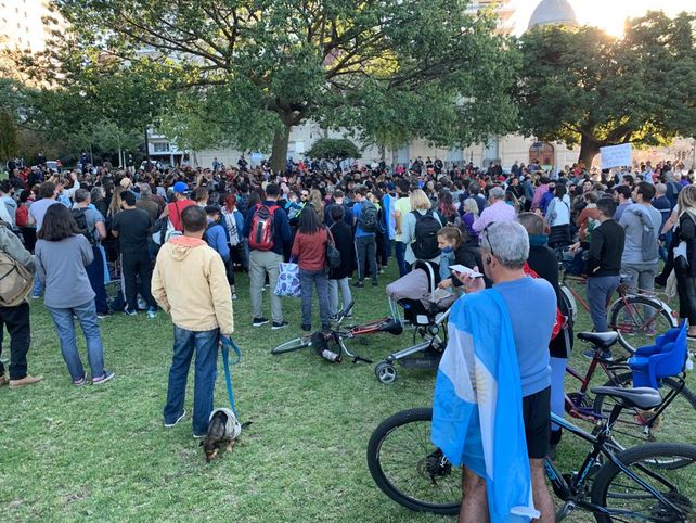 Las imágenes de los incidentes del Monumento por la protesta anticuarentena