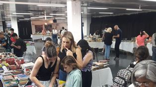 Las librerías de viejo salen a encontrarse con sus lectores en la tradicional feria