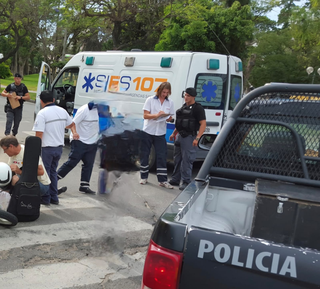 Escobita intentó matar a golpes a su vecino en el barrio Los Hornos: está prófugo y es buscado por la policía