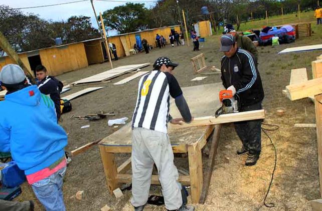 El ministro de Salud santafesino recorrió los centros de evacuados