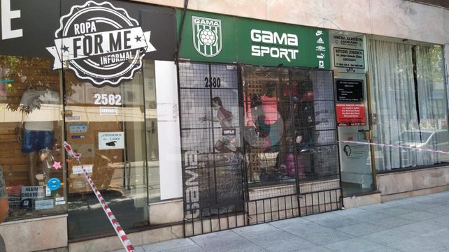 Al comerciante de Recoleta lo atacaron con una faca de 16 cm