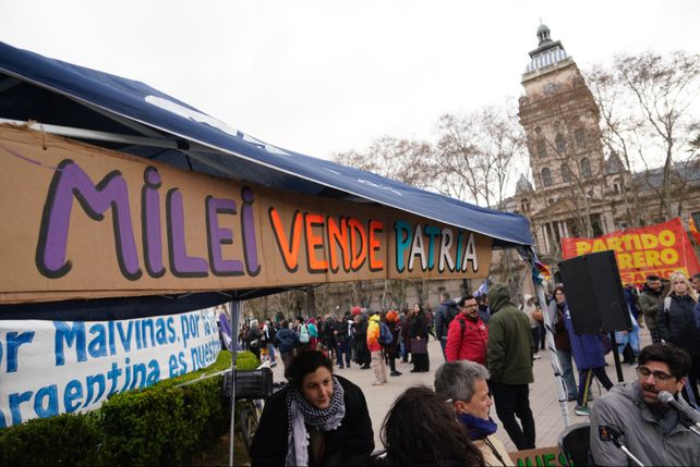 La Patria no se vende: marcha en Rosario contra la Ley de Inviolabilidad de la Propiedad Privada