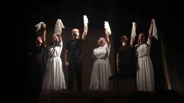El centro de estudiantes del Normal 1 organizó una representación teatral por la Noche de los Lápices.