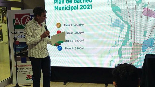 El intendente Emilio Jatón durante la presentación del programa de bacheo