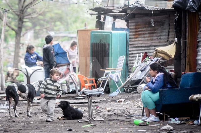 Precario. Las familias estaban instaladas detrás de la Estación Belgrano.