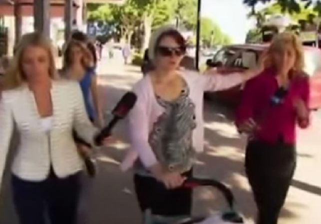 Trató de entrevistar a una mujer y le apagaron un cigarrillo en la cara