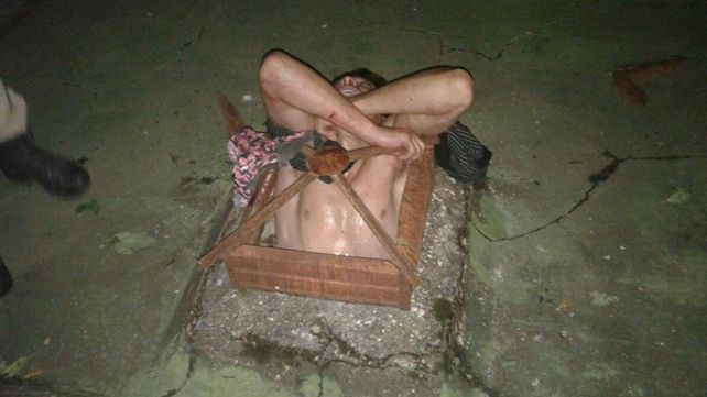 Entro a robar a un restorán y al querer escapar quedó atrapado en un ventiluz