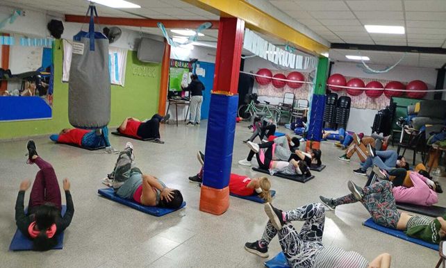 A la escuela de boxeo femenino de barrio Las Flores asisten mujeres de entre 15 y 60 años.