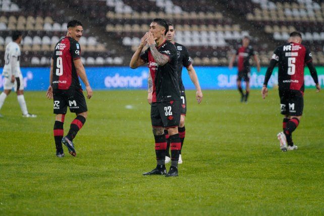 Santiago Solari anotó la apertura de Newells ante Platense.