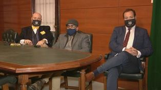 Los abogados Luis y Angelo Rossini representaron al empresario Leonardo Peiti (en el centro de la foto) en el acuerdo.
