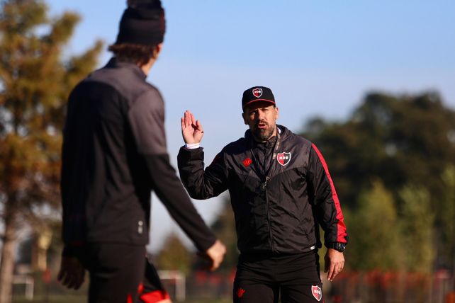 Fabbiani analiza cómo afrontará Newells posibles ausencias por convocatorias a seleccionados.