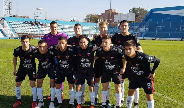 Con un hat-trick de Zurbriggen, Colón superó en Reserva a Atlético de Tucumán