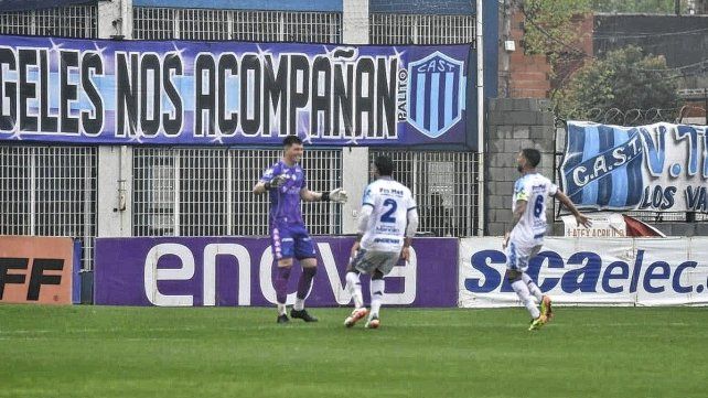 Histórico: gol de arco a arco en un partido de la Primera Nacional