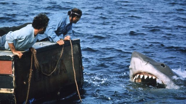 La película Tiburón cumple 50 años y un documental de Disney+ repasa la construcción del clásico a partir de material inédito.