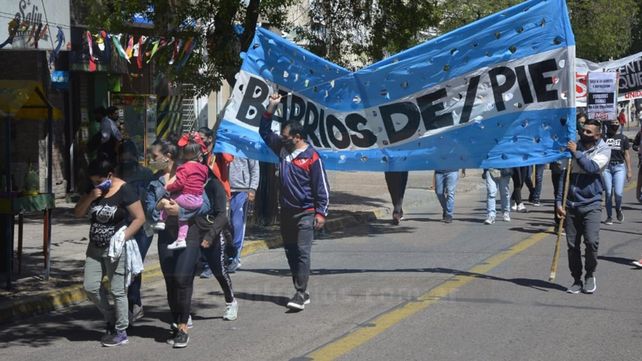 Organizaciones sociales marcharon en Paraná para pedir tierras para trabajar&nbsp;