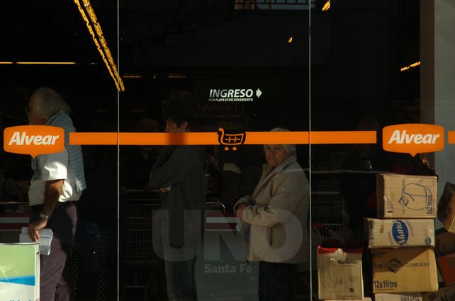 Asaltaron la caja de cobros de servicio del súper Alvear en barrio Candioti