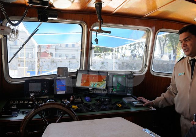 Equipamiento. El guardacosta científico Leloir cuenta con la tecnología adecuada para navegar entre la que se destacan: cartas electrónicas