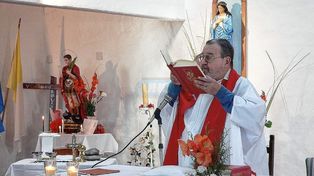 Imagen. El padre Ciuffo, fallecido en 2014, fue el promotor de traer a San Martín de Porres, la imagen de San Expedito.