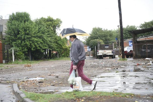 Las lluvias continuarían durante la semana y recién despejaría el miércoles por la tarde.