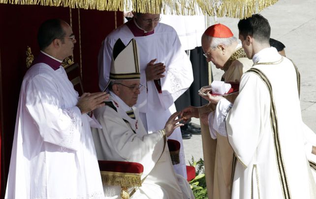 Es Papa. El cardenal Angelo Sodano