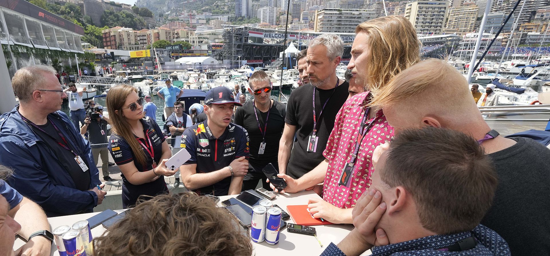 El piloto holandés Max Verstappen de Red Bull responde a los reporteros en el paddock del hipódromo de Mónaco, en Mónaco, el jueves 25 de mayo de 2023. La carrera de Fórmula 1 se llevará a cabo el domingo. (Foto AP/Luca Bruno) El piloto holandés Max Verstappen de Red Bull responde a los reporteros en el paddock del hipódromo de Mónaco, en Mónaco, el jueves 25 de mayo de 2023. La carrera de Fórmula 1 se llevará a cabo el domingo. (Foto AP/Luca Bruno)