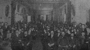 Las delegaciones de los colonos en la Unione e Benevolenza, dice el pie de foto de La Capital del 16 de agosto de 1942.