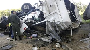 Un camionero se mató al caer en Zárate-Brazo Largo
