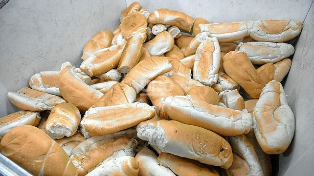 El gobierno se reunirá con panaderos para mantener el kilo de pan por debajo de los $300
