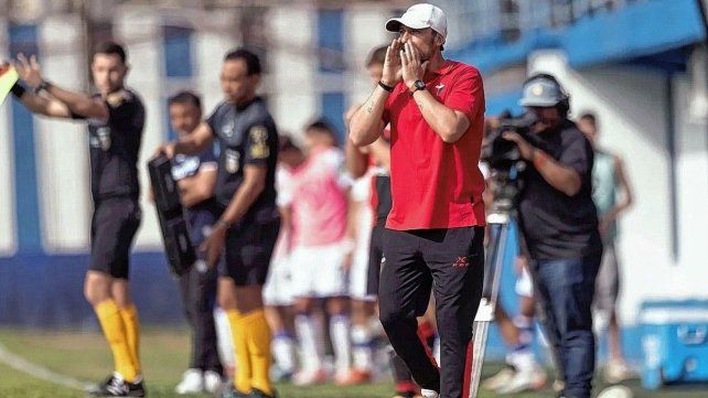 Patronato quiere llevarse a Martín Minella y su cuerpo técnico.