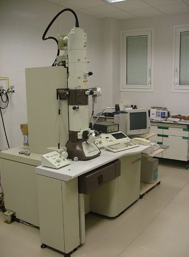 Presentan en Conicet un microscopio de alta potencia que costó 8 millones de pesos