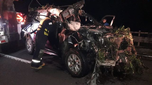 La Toyota Land Cruiser cayó desde el puente.&nbsp;
