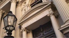 El Banco Central tiene una política restrictiva para venderle dólares a las empresas que tienen deudas en el exterior. El Banco Central tiene una política restrictiva para venderle dólares a las empresas que tienen deudas en el exterior.