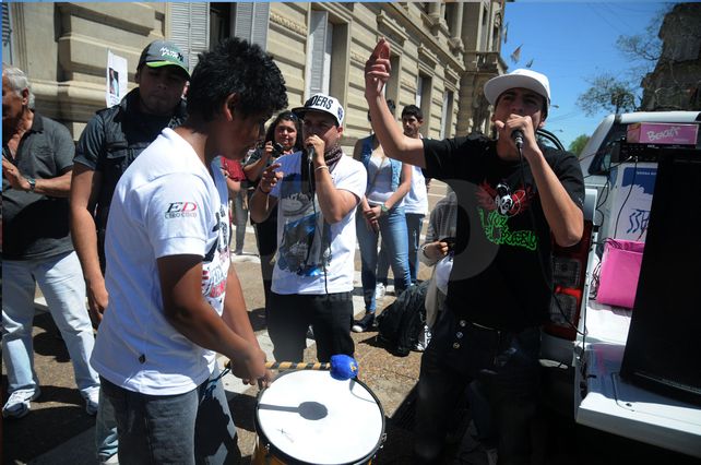 Los chicos de La Voz del Pueblo acompañaron a los familiares.