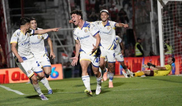 Ovando grita su primer gol en primera. Con esa victoria Central se aseguró el primer puesto en la anual y un lugar en una final.