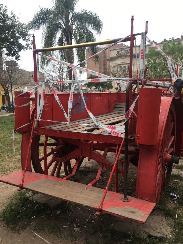 Clausuraron el tradicional carro de bomberos de la plaza San Martín