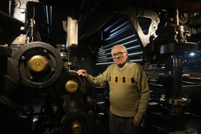Hugo Capacio en el viejo taller de&nbsp;La Capital: Vine un sábado hace poco y casi me pongo a llorar porque no había nadie. Antes esto era una romería.
