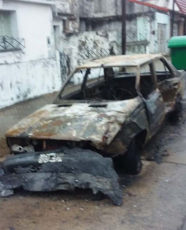 Siete autos fueron quemados en horas de la madrugada de hoy en barrio Ludueña
