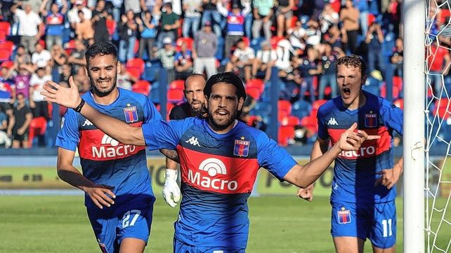 Tigre venció a Huracán 2-1 y el líder en la Zona 2 con 19 puntos.