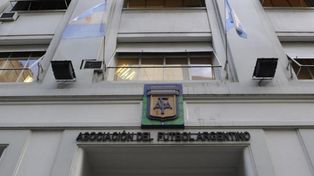 Los clubes deberán estar libres de deudas con sus jugadores para la Superliga