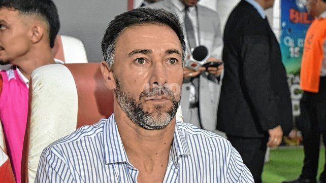 El DT de Unión fue expulsado y se retiró sin hablar