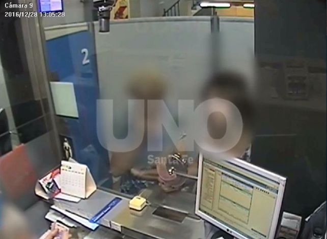 A fines del 2016. García y Felice en la sucursal del banco extrajeron más de cien mil pesos. La extracción fue un día antes de que sea la presentación del concurso de quiebra.&nbsp;