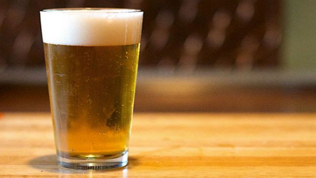 La insospechada razón por la que se toma más cerveza en verano