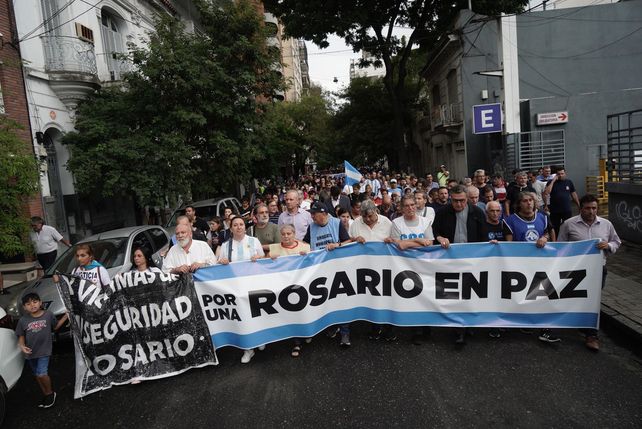 La marcha fue encabezada por el arzobispo de Rosario y dirigentes sociales y sindicales.&nbsp;