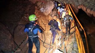Cueva larga y peligrosa que obliga a una lucha contra el tiempo