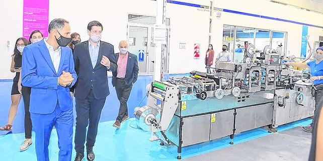 Peirano visitó las intalaciones de la empresa Terragene durante su recorrido por la provincia.