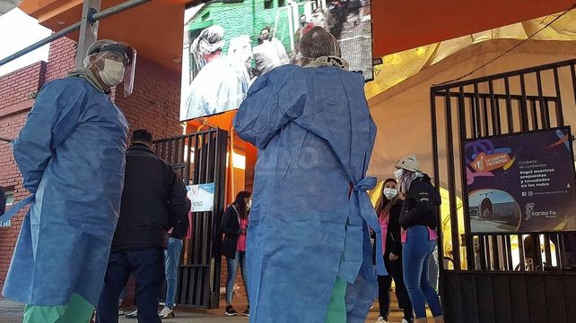 El Ministerios de Salud de Santa Fe informó lugares en los barrios de la ciudad donde se testea o vacuna